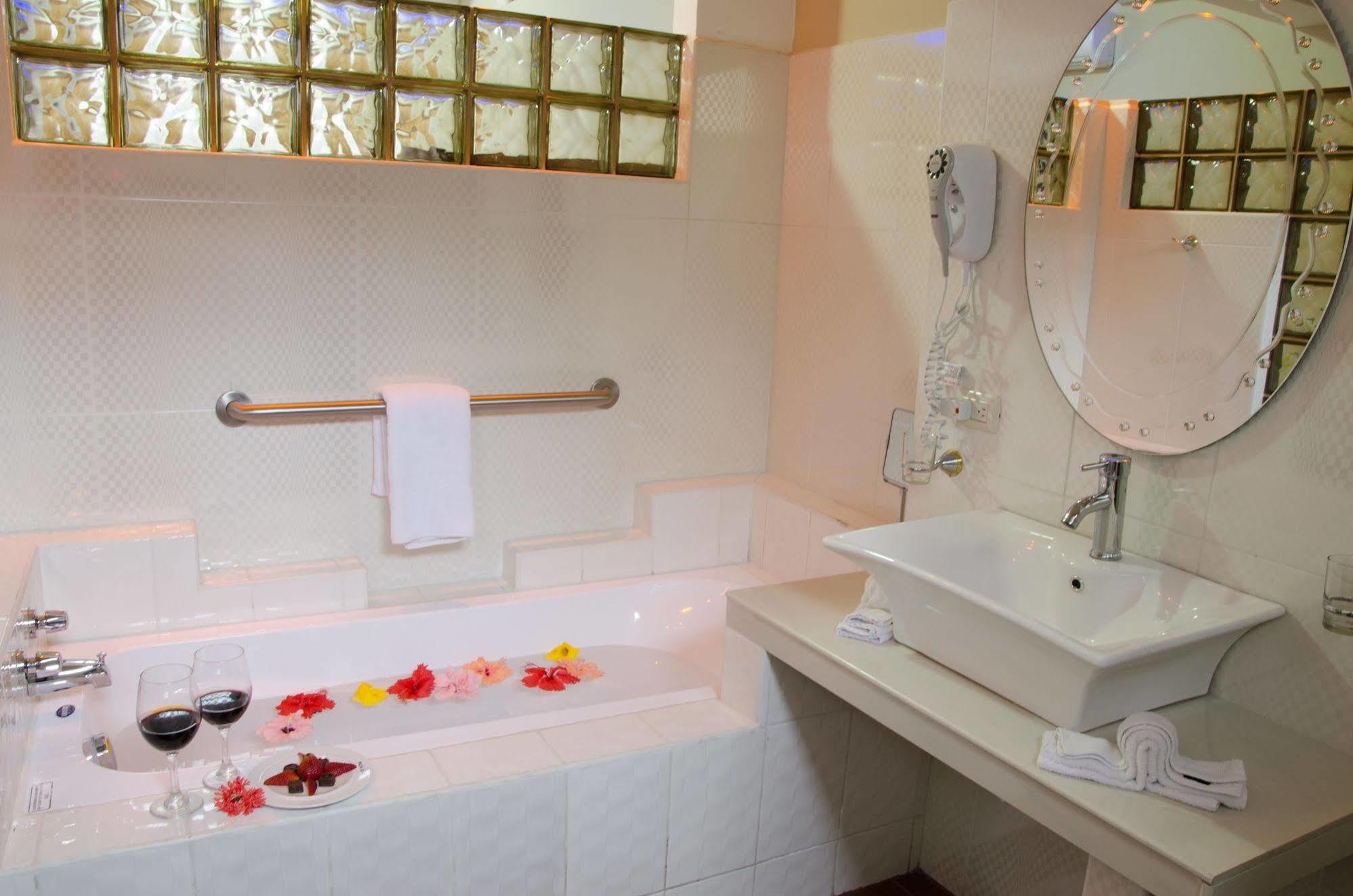 Hotel Palace Galapagos Пуэрто-Айора Экстерьер фото